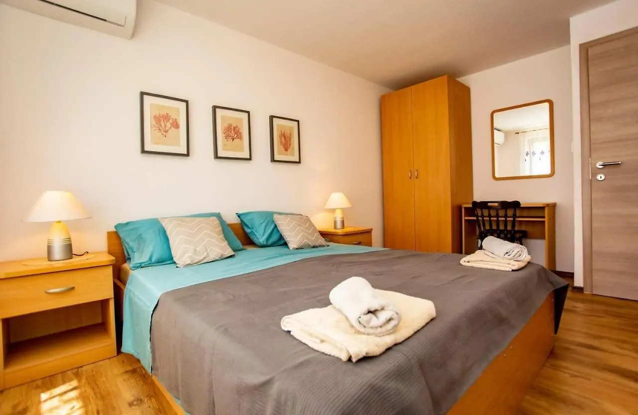 Apartments With A Parking Space Rovinj - 23505