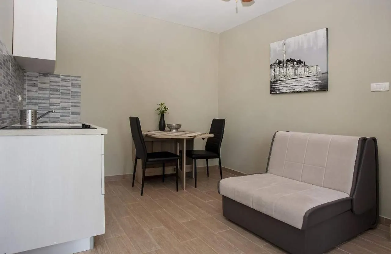 Apartments With A Parking Space Rovinj - 23505 0*,  Chorwacja
