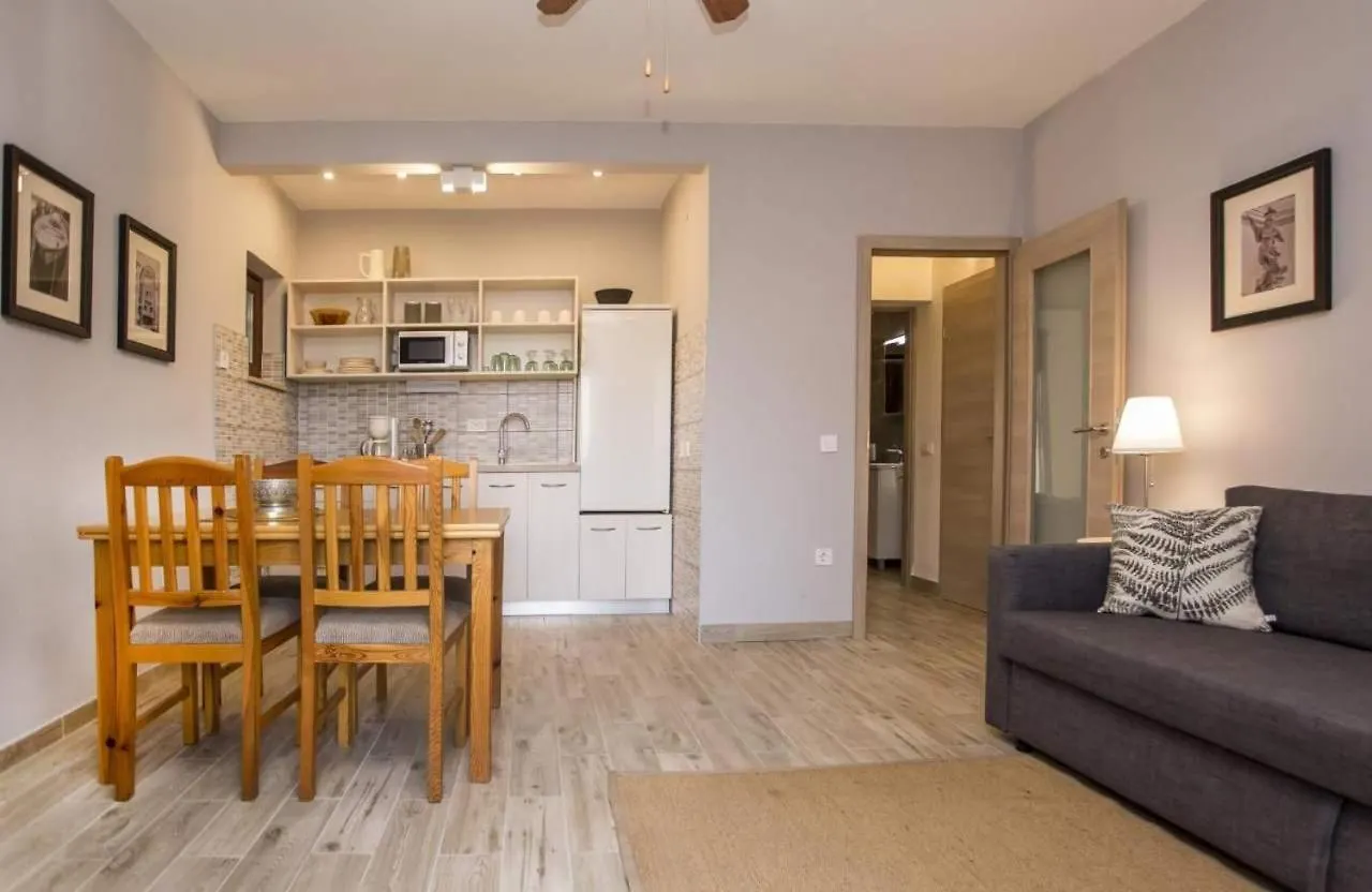 Apartments With A Parking Space Rovinj - 23505